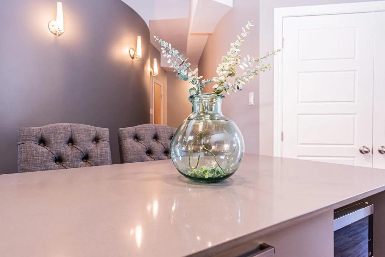 Family Friendly 3-Bedroom Beauty In Le Plateau By Denstays Montreal Canada